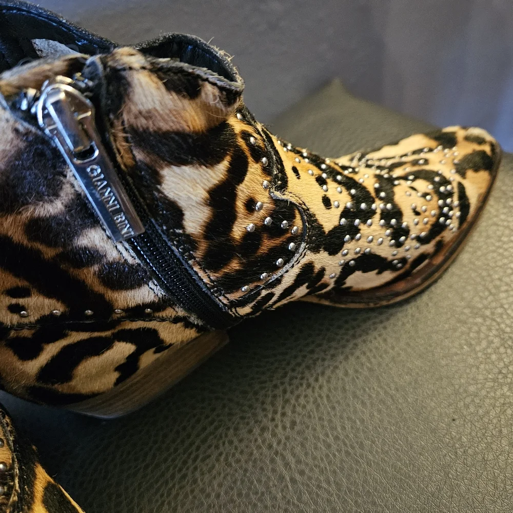Gianni Bini Tinslea Ankle‎ Boots Womens Size 5.5 Animal Print Calf Hair Leopard
